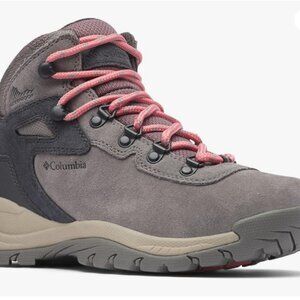 Columbia Women's Waterproof Newton ridge Hiking Boots - Size 9